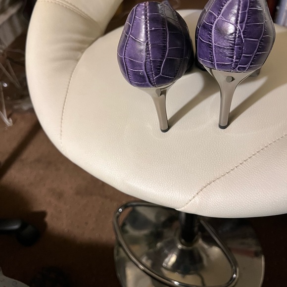 Size 6 Steve Madden leather purple heels - Picture 6 of 7